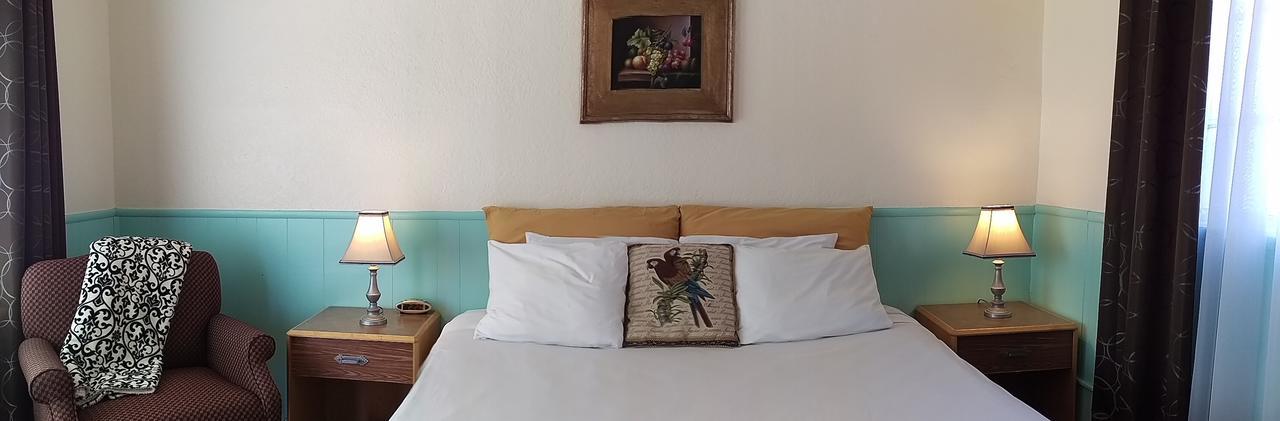 Rocket Inn Трут ор Консекуенсес Екстериор снимка