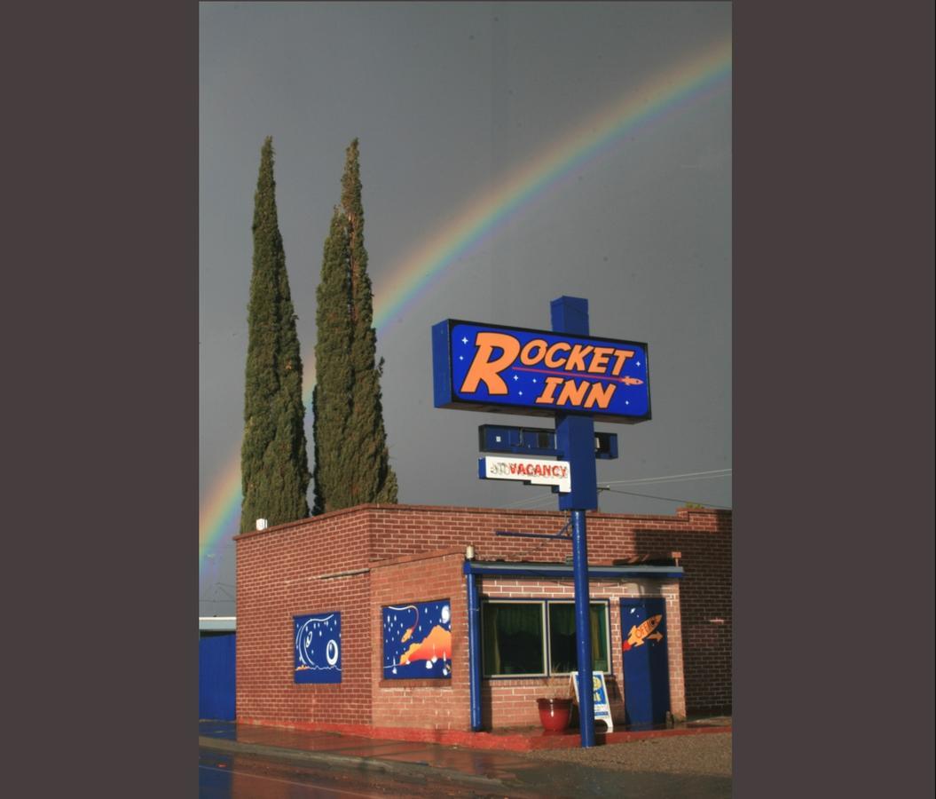 Rocket Inn Трут ор Консекуенсес Екстериор снимка